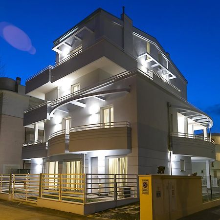 الشقق الفندقية ريمينيفي  Residenza Riva Azzurra المظهر الخارجي الصورة